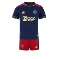Ajax Udebanesæt Børn 2022-23 Kortærmet (+ Korte bukser)